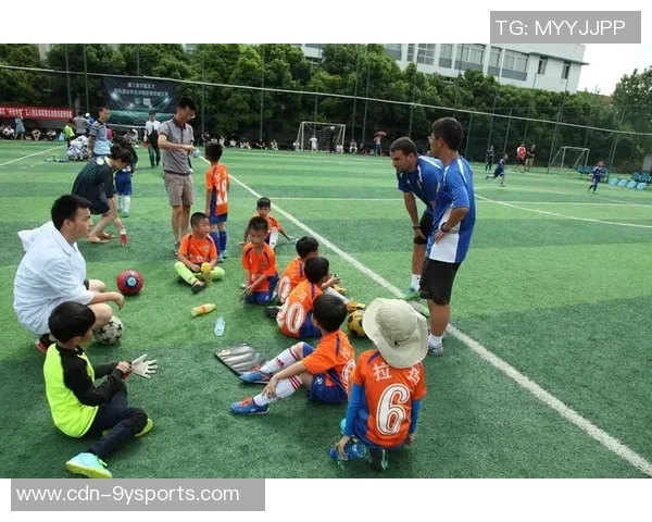 沈涛足球之路：从青涩少年到职业球员的成长历程与心路历程